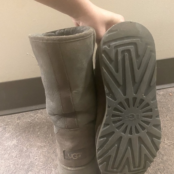 WOMEN’S UGG BOOTS, SIZE WOMEN’S : 7 - 7.5 US, GREY COLOUR - Picture 3 of 4